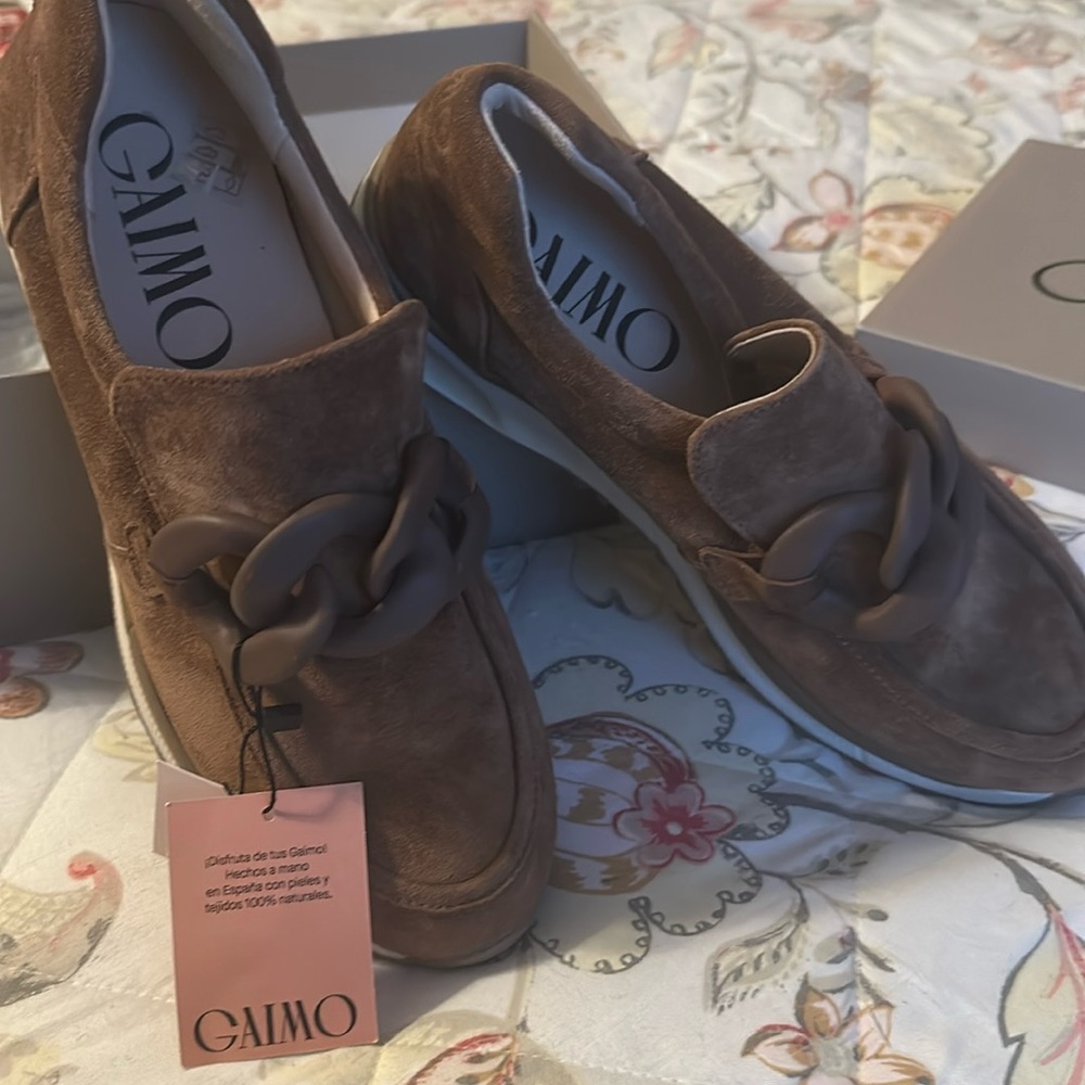 Ladies brown suede Gaimo loafers size 39. New with tags and never worn!